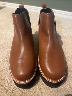Women’s YellowBox Brown Leather Zari Ankle Rugged Sole Boots Sz 8 Like New